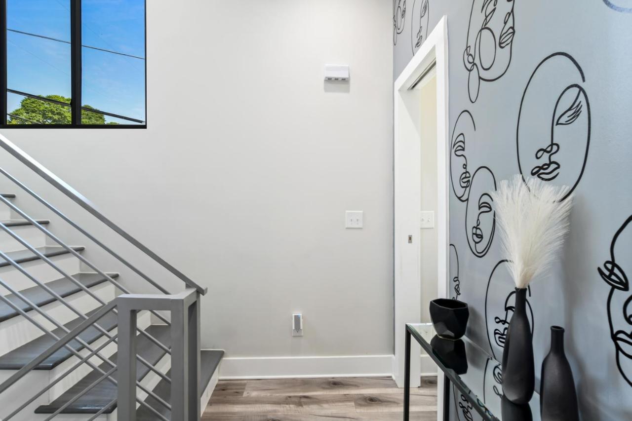 The Red Door - Ultra Modern Atlanta Home - Designedbydom Zewnętrze zdjęcie